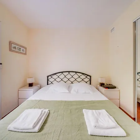 Lejlighed Jammes : 5 Personnes, Terrasse, Parking, Proche Plage