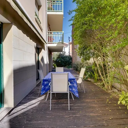 Jammes : 5 Personnes, Terrasse, Parking, Proche Plage
