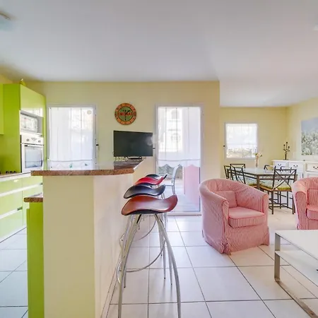 Lejlighed Jammes : 5 Personnes, Terrasse, Parking, Proche Plage