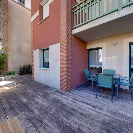 Jammes : 5 Personnes, Terrasse, Parking, Proche Plage